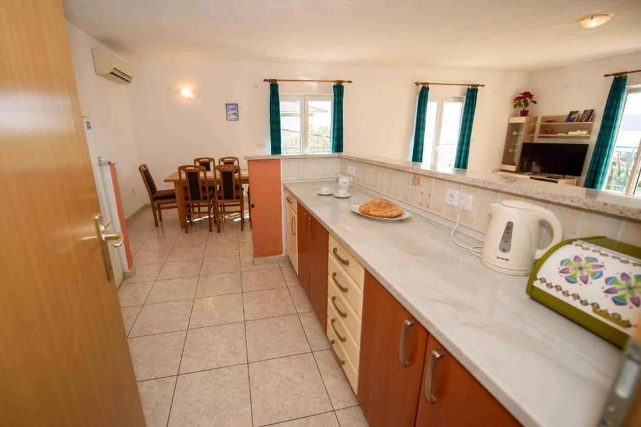 Apartments By The Sea Suhi Potok, Omis - 14555 جيسينتسي الغرفة الصورة