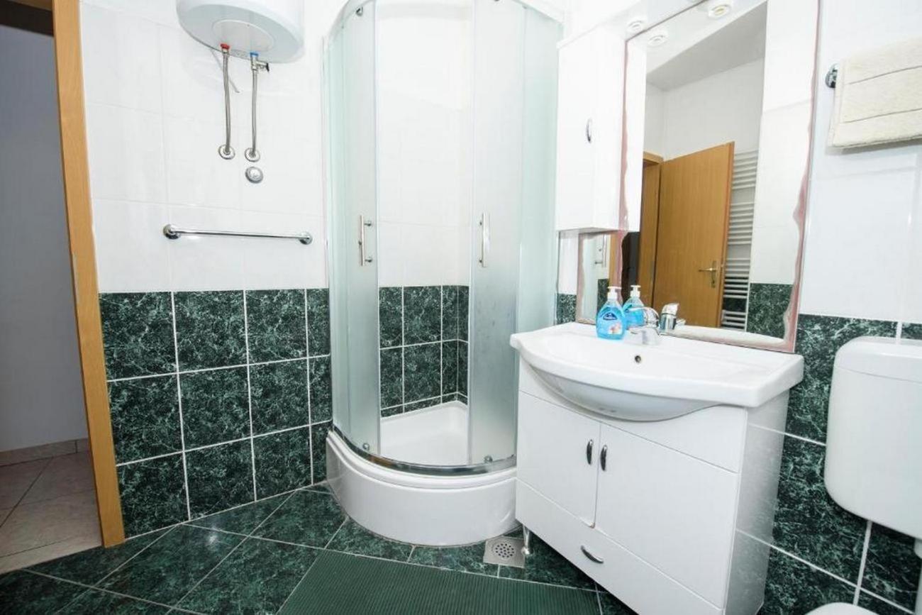 Apartments By The Sea Suhi Potok, Omis - 14555 جيسينتسي الغرفة الصورة