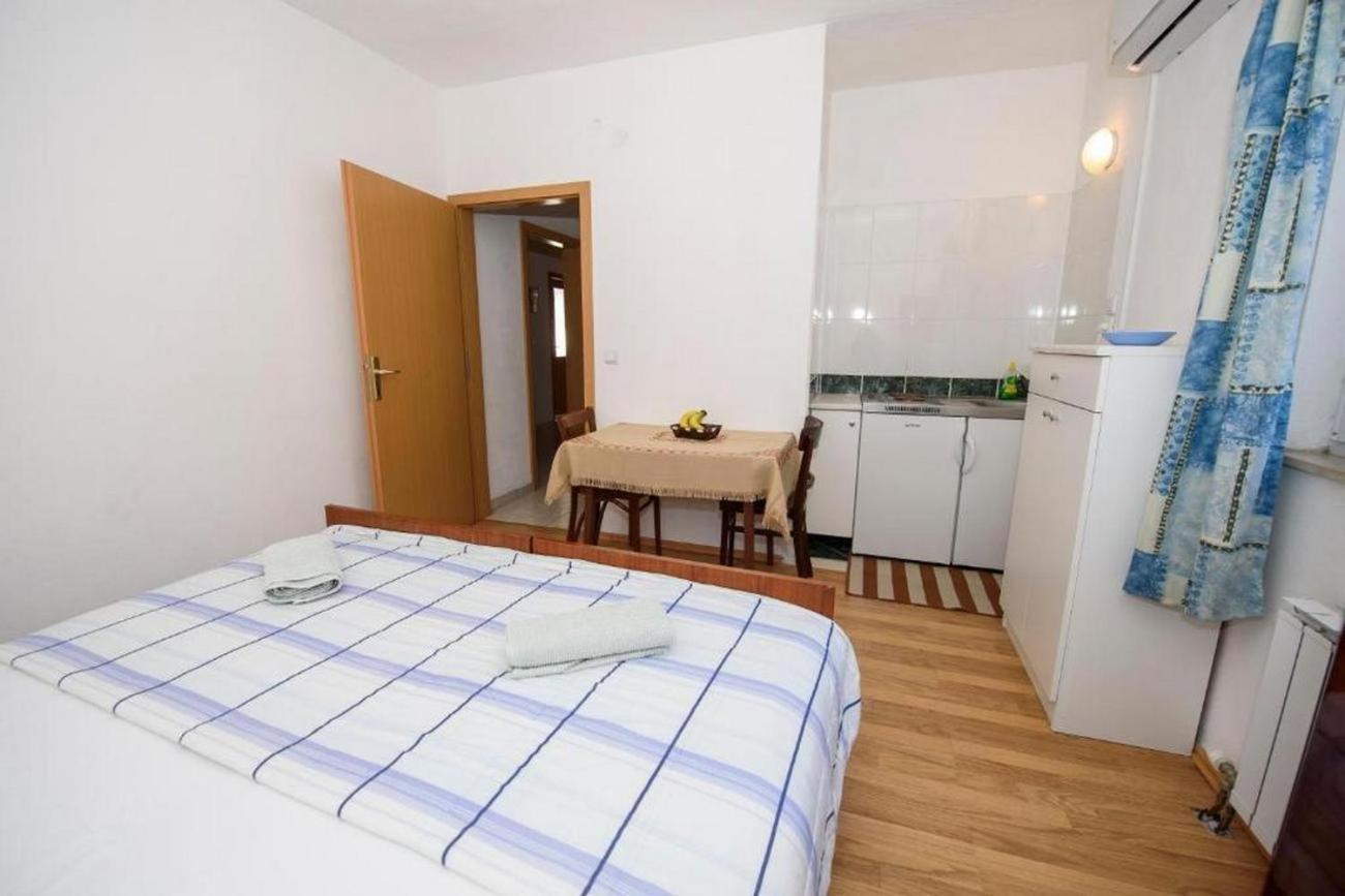 Apartments By The Sea Suhi Potok, Omis - 14555 جيسينتسي الغرفة الصورة